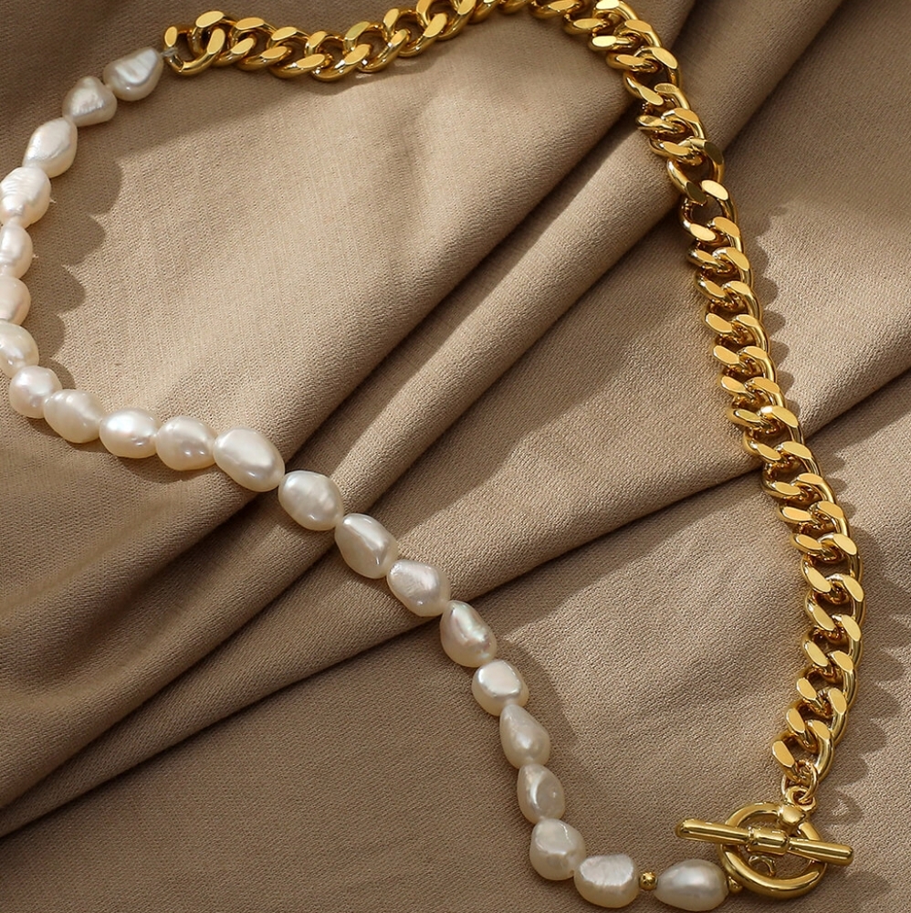 NWT Trendy Pearl Gold Necklace - Picture 2 of 3